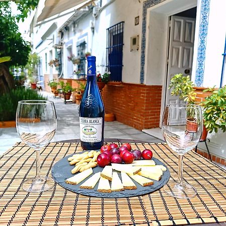 Tipico Y Pintoresco Patio De Vecinos, Con Encanto Sevilla Buitenkant foto