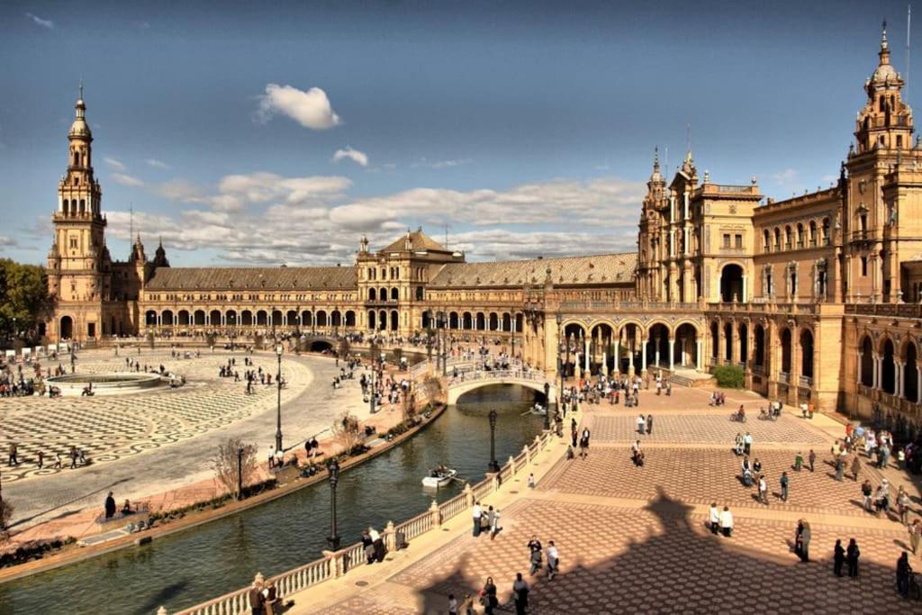 Tipico Y Pintoresco Patio De Vecinos, Con Encanto Sevilla Buitenkant foto