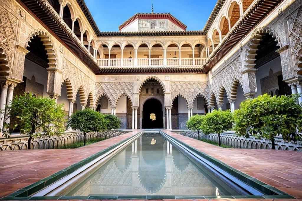 Tipico Y Pintoresco Patio De Vecinos, Con Encanto Sevilla Buitenkant foto
