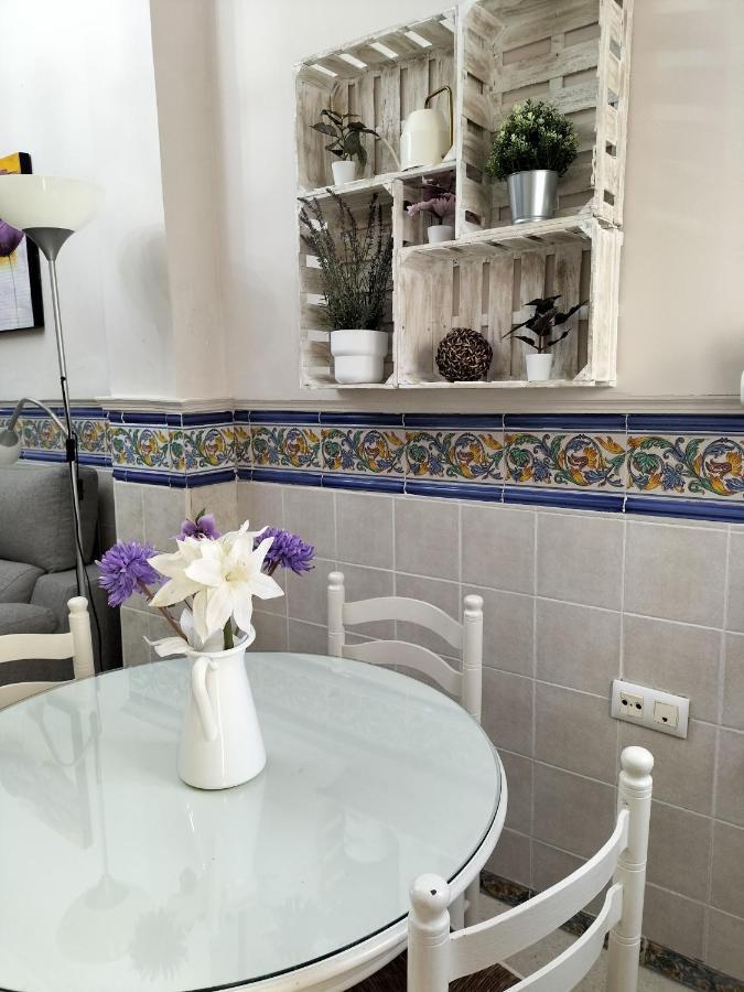 Tipico Y Pintoresco Patio De Vecinos, Con Encanto Sevilla Buitenkant foto