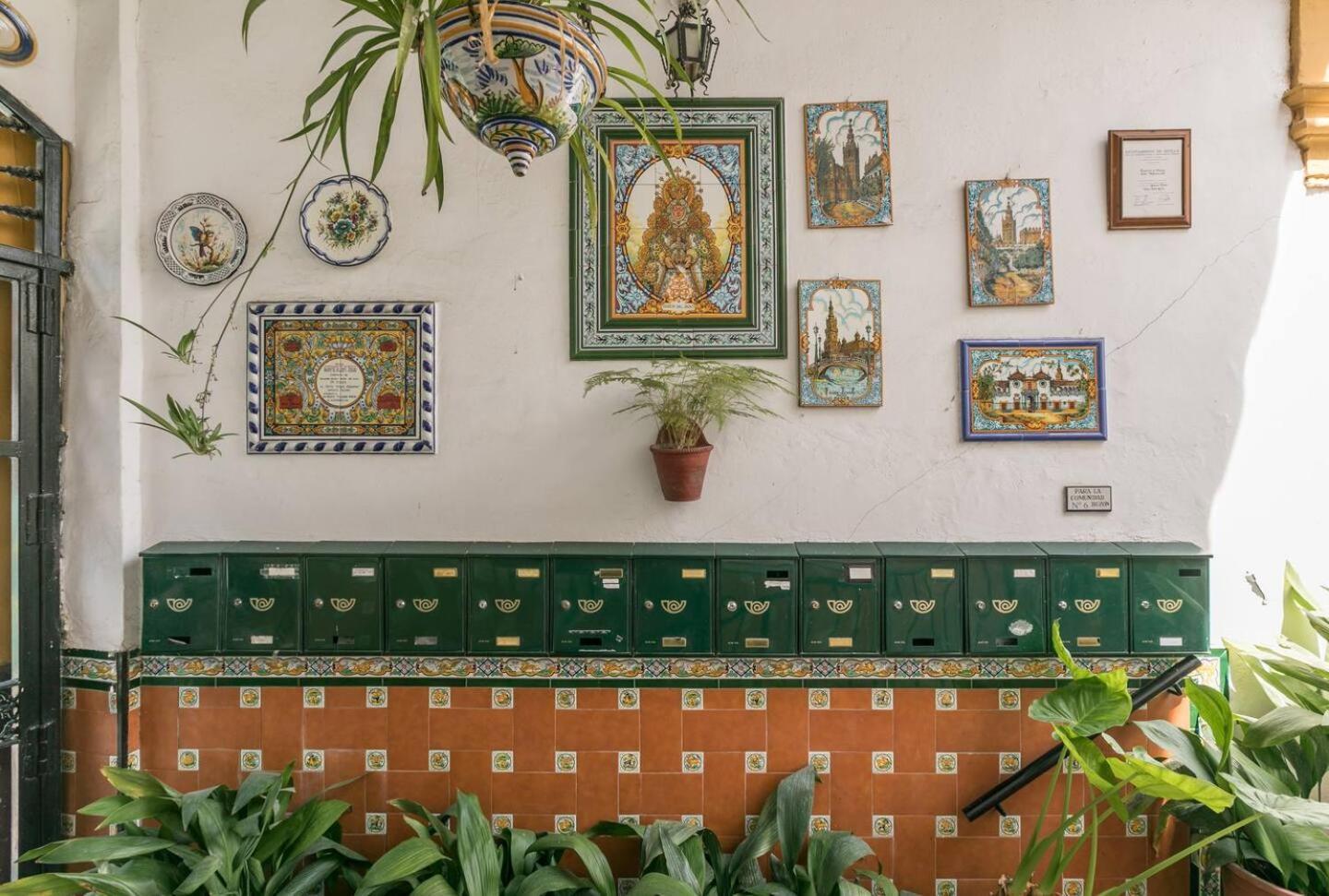 Tipico Y Pintoresco Patio De Vecinos, Con Encanto Sevilla Buitenkant foto